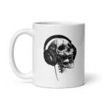 Cốc sứ hình đầu lâu nghe nhạc