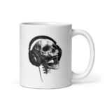 Cốc sứ hình đầu lâu nghe nhạc