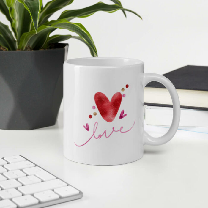 Cốc sứ hình quả tim Love xinh xắn