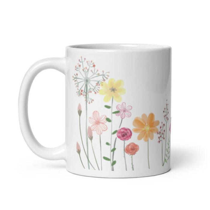 Cốc sứ hình vẽ những bông hoa của mùa xuân
